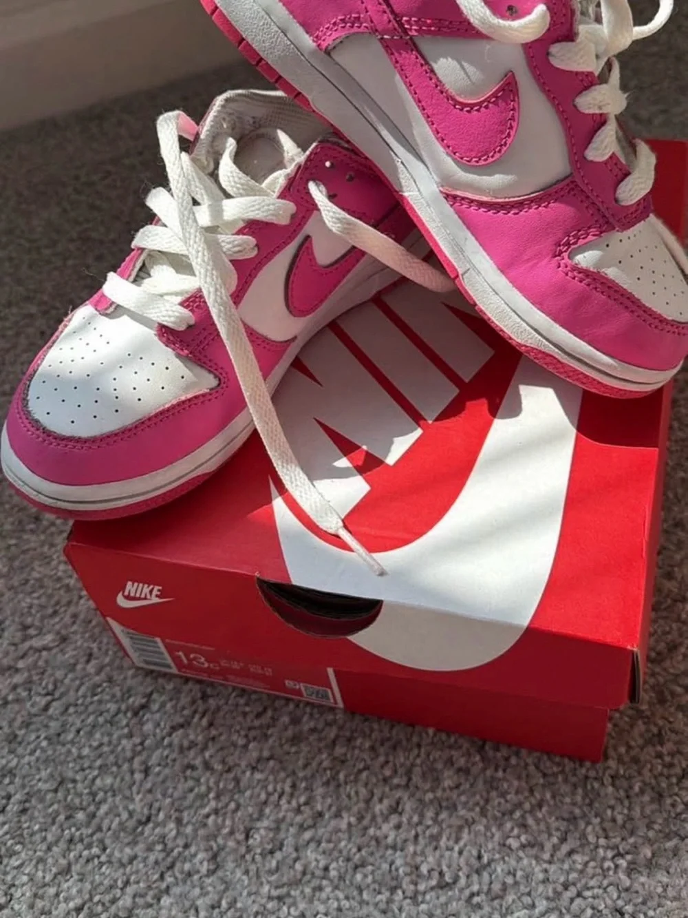 Nike Kids Low-Top Sneakers in White and Bright Pink